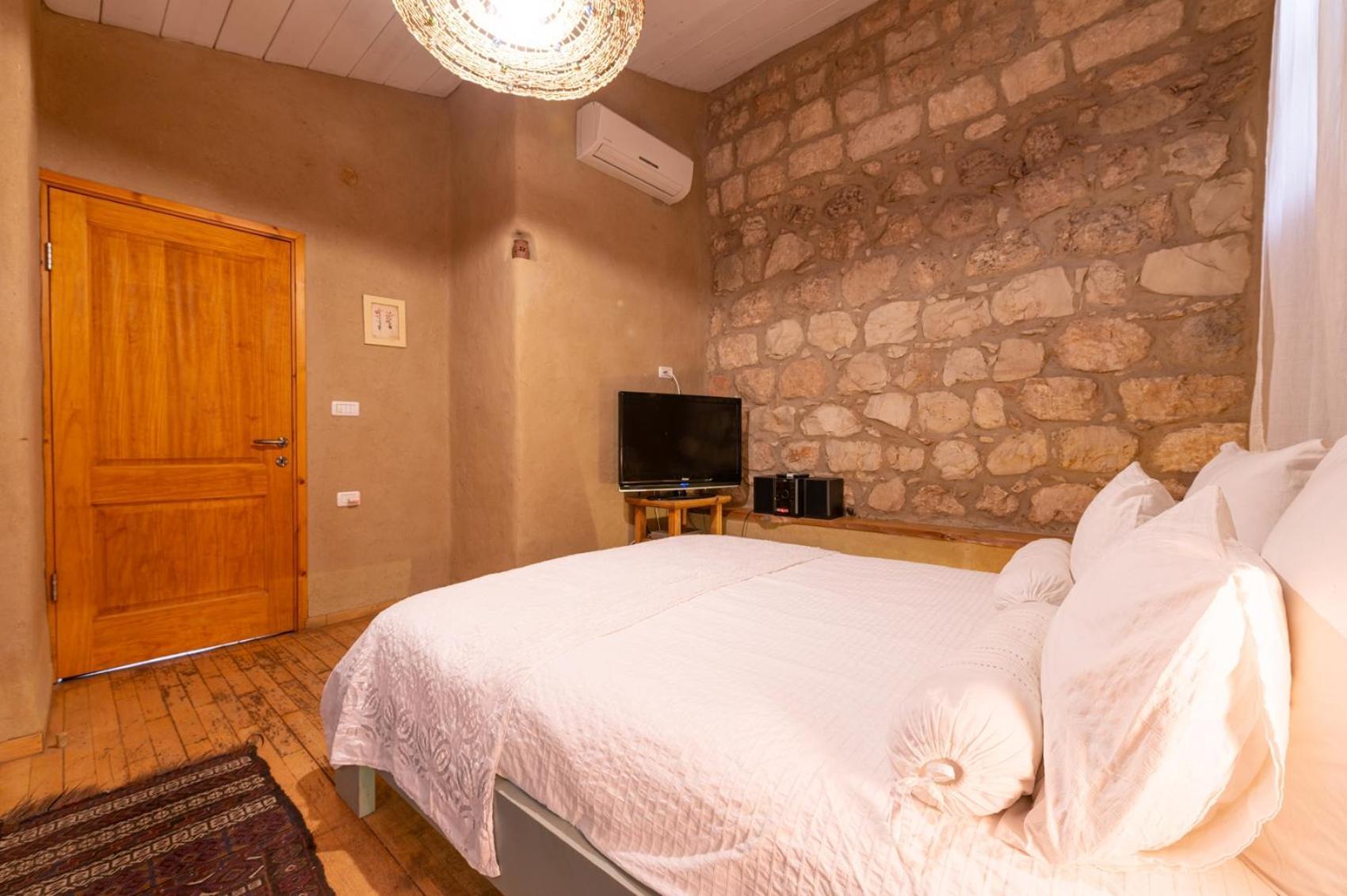 Hemdatya Stone Suites In The Galilee Ilaniyya Quarto foto